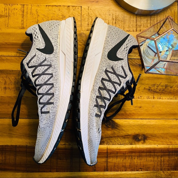 🍋 SALE!! Grey and Black Nike Running Shoes - Picture 3 of 4